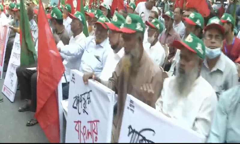 সাকা চৌধুরীর বাড়ি ঘেরাও