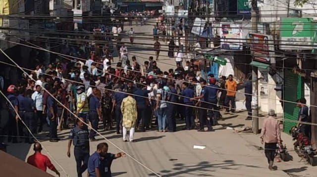 আওয়ামী লীগের সভায় এমপি ও মেয়র গ্রুপের সংঘর্ষ, আহত ৭