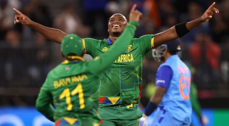 হট ফেভারিট ভারতকে হারিয়ে এগিয়ে গেল প্রোটিয়ারা