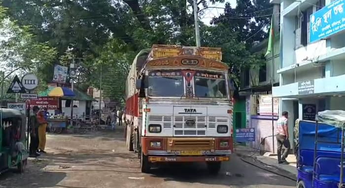 বিএনপির অবরোধের প্রথম দিনে প্রভাব পড়েনি হিলি স্থলবন্দরে