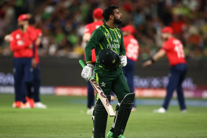 শিরোপা জিততে হলে ইংলিশদের করতে হবে মাত্র ১৩৮ রান