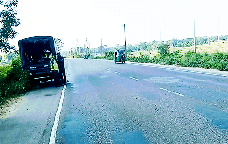 ঢাকা- সিলেট মহাসড়কে থ্রি হুইলার বন্ধে পুলিশের অভিযান