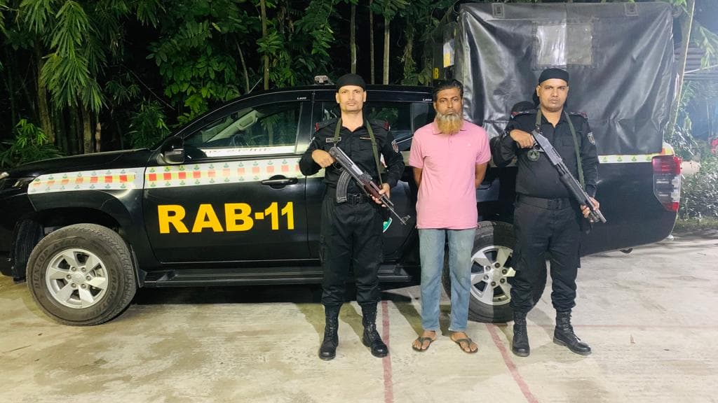 হত্যা মামলার আসামি আগ্নেয়াস্ত্রসহ গ্রেপ্তার