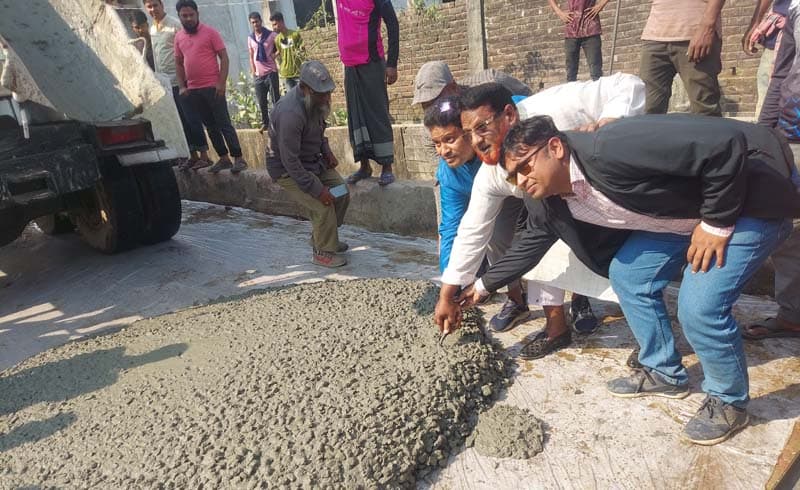 হিলি স্থলবন্দরের চার লেন সড়কের নির্মাণ কাজের উদ্বোধন
