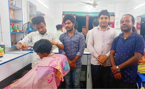 ধামইরহাটে কর্মমুখী শিক্ষা দিয়ে বেকারদের দক্ষতা বৃদ্ধি