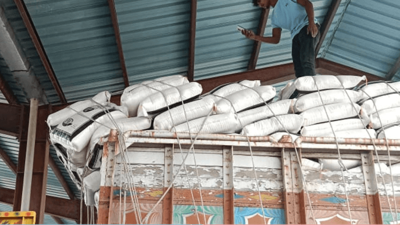 বাংলাবান্ধা স্থলবন্দর দিয়ে ভারত থেকে ১০০ মেট্রিক টন আতপ চাল আমদানি