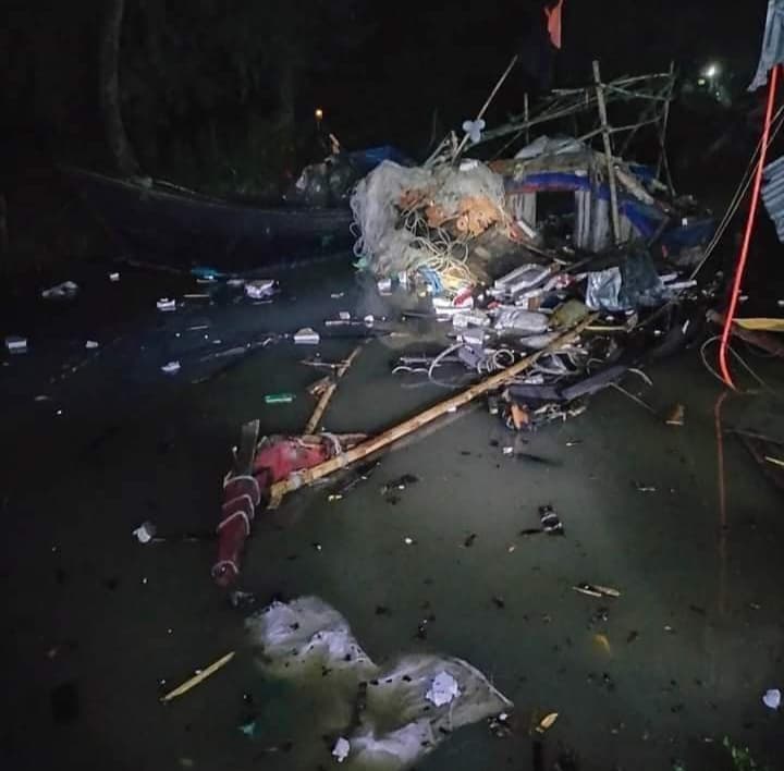 কলাপাড়ায় মাছ ধরার ট্রলার বিস্ফোরণে দুই জেলে দগ্ধ, ট্রলার বিধ্বস্ত