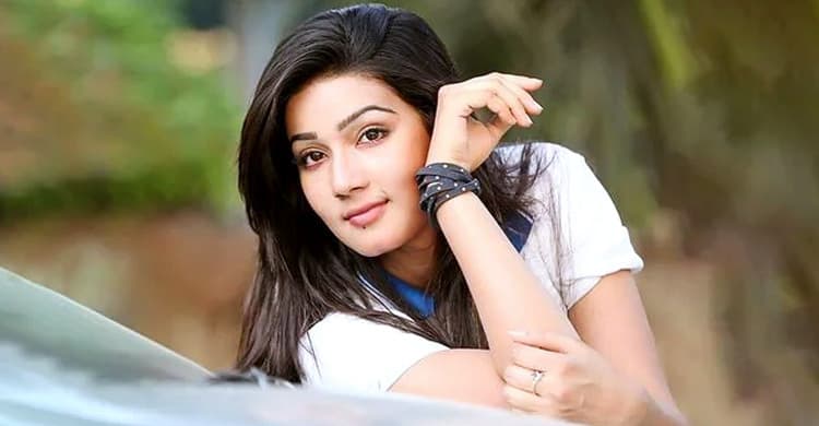 মনোনয়ন ফিরে পেয়ে মাহির মুখে হাসি