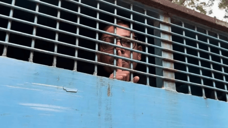 পলক মুখে আঙুল দিয়ে কিছুক্ষণ চুপ থেকে যা বলেন