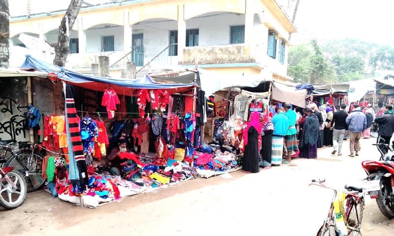 তীব্রশীতে অসহায় আশাশুনির ছিন্নমূল মানুষ