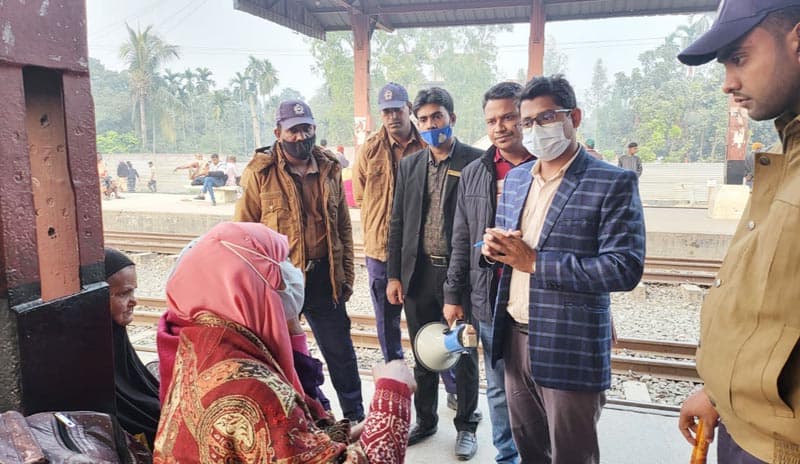 বিনা টিকিটে রেল ভ্রমণ, ২৪০ যাত্রীকে জরিমানা