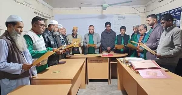 হাকিমপুর প্রেসক্লাবের নবনির্বাচিত কমিটির শপথ গ্রহণ