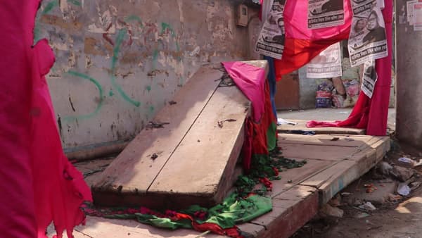 নওগাঁয় নৌকার ৬টি নির্বাচনী ক্যাম্পে আগুন-ভাঙচুর!