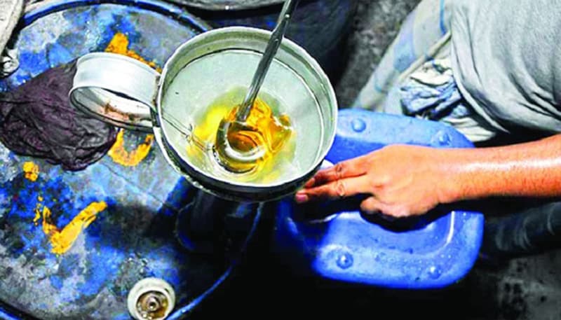 আসছে বছরে খোলা তেল বিক্রি করা যাবে না বাজারে