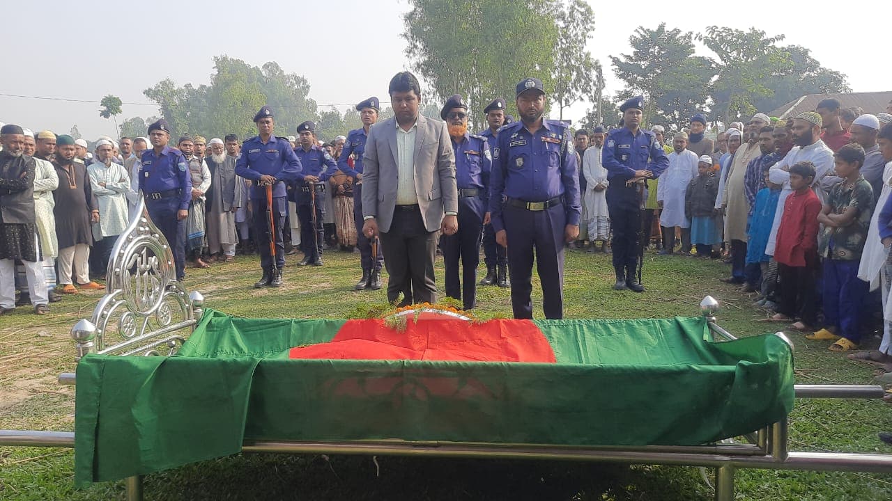 হিলিতে বীর মুক্তিযোদ্ধা আবতাব উদ্দিনের রাষ্টীয় মর্যাদায় দাফন সম্পন্ন