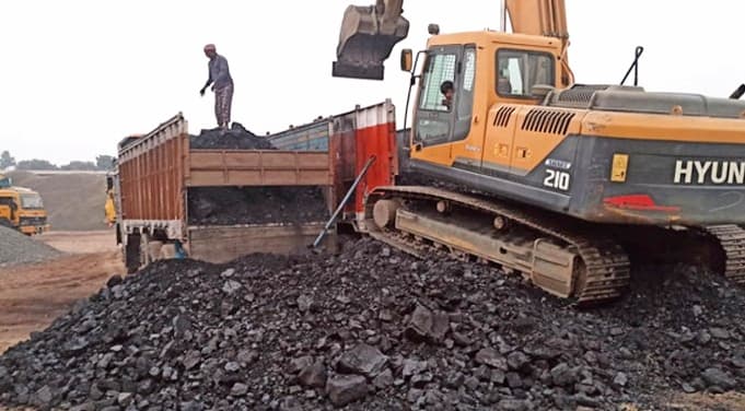 হিলি স্থলবন্দর দিয়ে আবারও কয়লা আমদানি শুরু