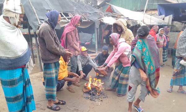 আশাশুনিতে শীতে কাবু খেটে খাওয়া মানুষ, সহায়তায় নেই তৎপরতা