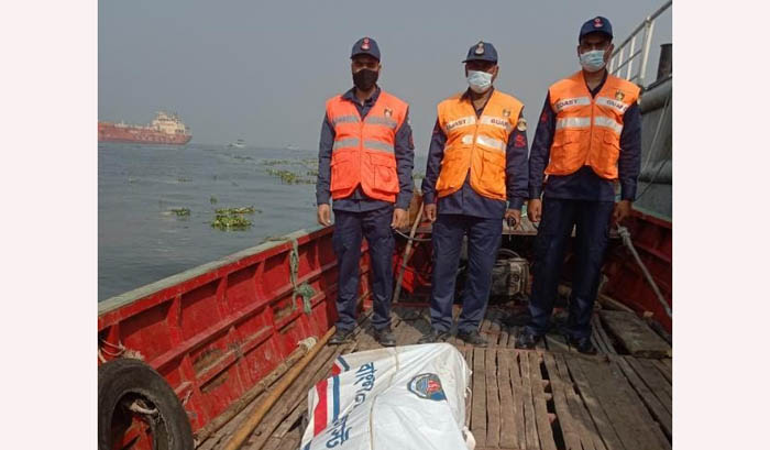 নদী তীর থেকে মরদেহ উদ্ধার করলো কোস্টগার্ড