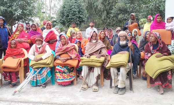 উলিপুরে কম্বল পেয়ে খুশি চরাঞ্চলের শীতার্ত মানুষ