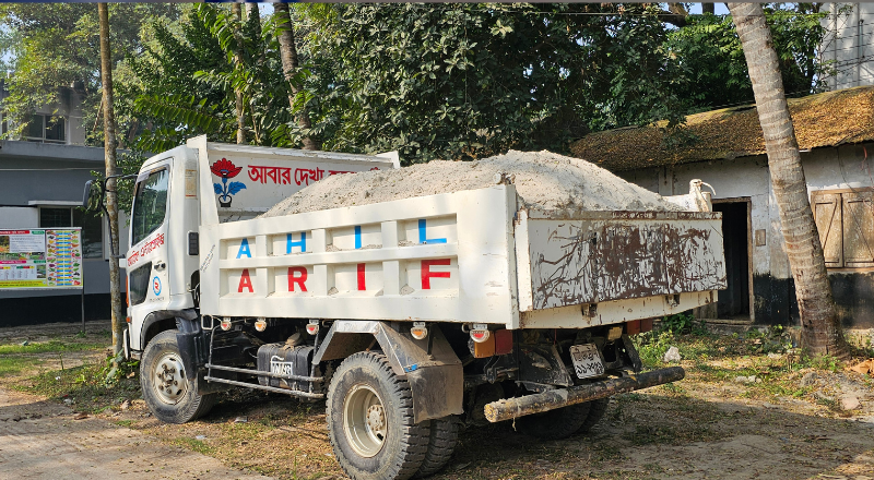 গোয়ালন্দে ফসলি জমির মাটি কাটায় ড্রাম ট্রাক জব্দ