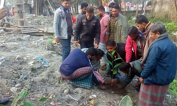 বরিশালে সেচ্ছাসেবক নেতা মিল্টনের উদ্যোগে শতাধিক বৃক্ষরোপণ