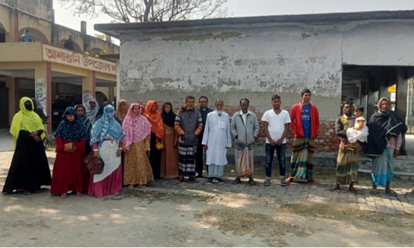 আশাশুনিতে নদী ভাঙ্গনে বিপর্যস্তদের দাবি শুনলেন ইউএনও কৃষ্ণা