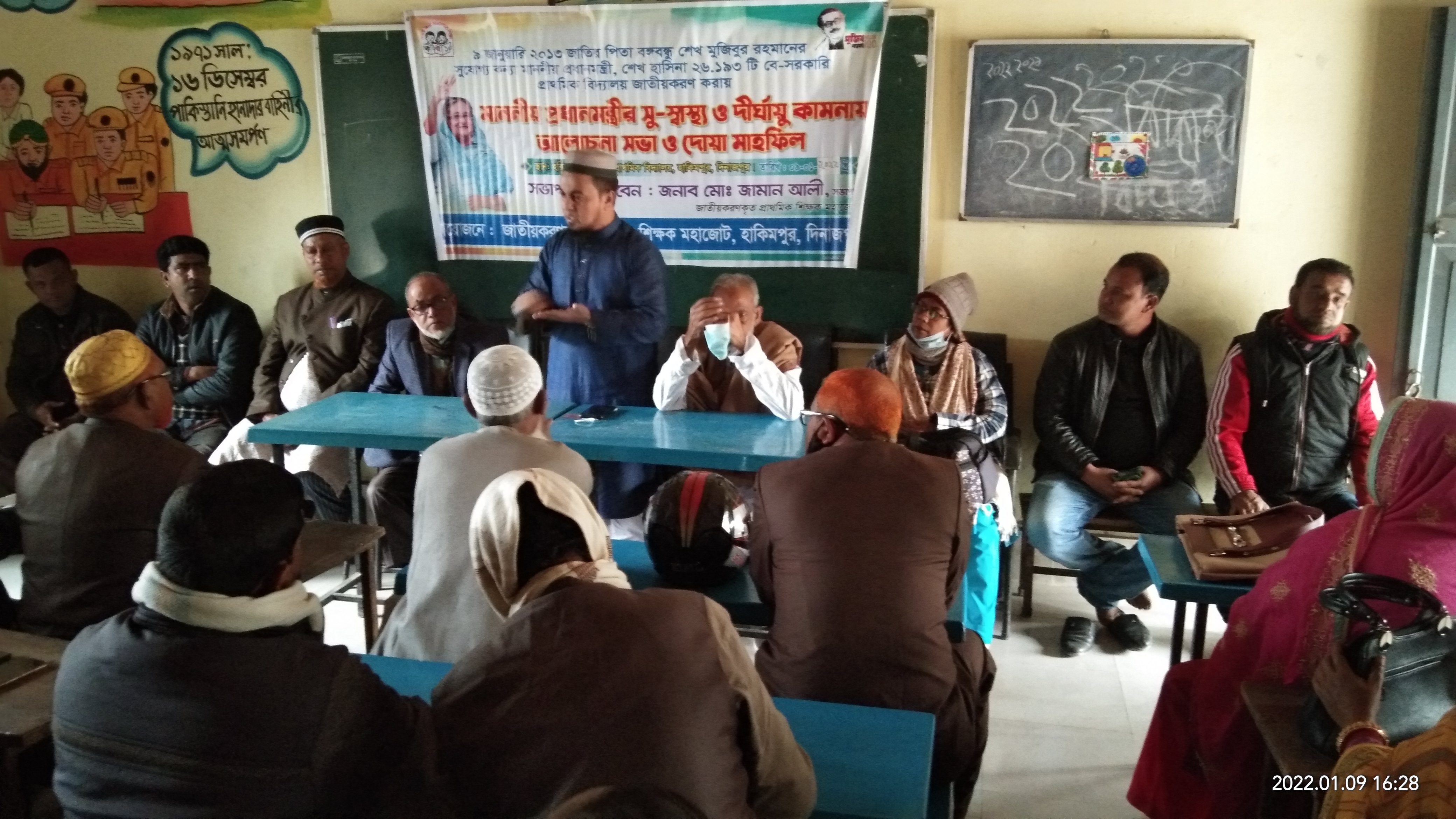 হিলিতে প্রধানমন্ত্রীর সু-স্বাস্থ্য ও দীর্ঘায়ু কামনায় দোয়া মাহফিল অনুষ্ঠিত