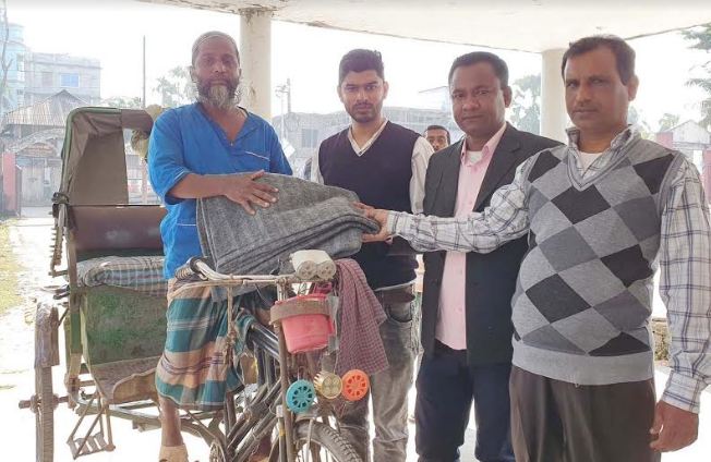 কাউখালী প্রেস ক্লাবের উদ্যোগে শীতার্তদের মাঝে শীতবস্ত্র বিতরণ