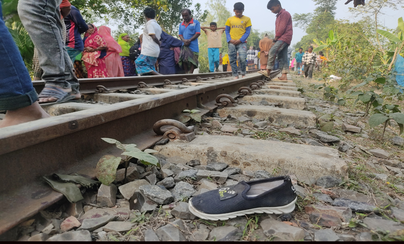 ভূঞাপুরে রেলক্রসিংয়ে দুই নারী ও শিশু নিহত; চালকসহ আহত ৫