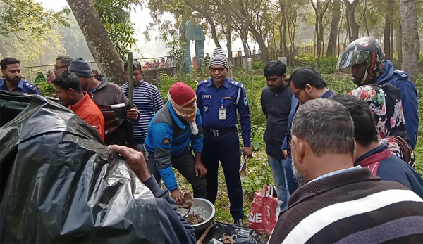 সম্পত্তি ভাগাভাগির দ্বন্দ্বে সাত বছর পর লাশ উত্তোলন