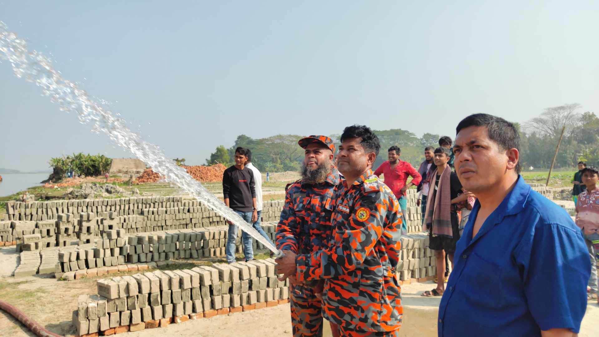 ঝালকাঠিতে অবৈধ ইটভাটায় ভ্রাম্যমাণ আদালতের অভিযান