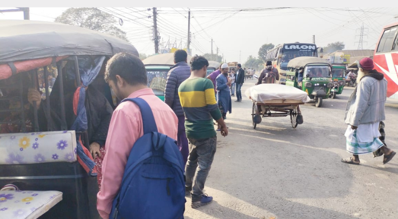 রাজবাড়ী-কুষ্টিয়া রুটে বাস বন্ধ, দুর্ভোগে যাত্রীরা