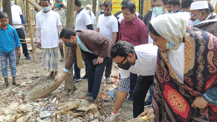 কালিয়াকৈরে পরিষ্কার পরিচ্ছন্নতা অভিযান শুরু