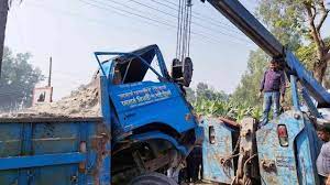 ট্রাকের সঙ্গে অটোরিকশার ধাক্কায় প্রাণ গেল ২ জনের