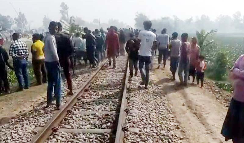 ট্রেনে কাটা পড়ে মা-মেয়ে-ছেলের মৃত্যু নিয়ে ধুম্রজাল