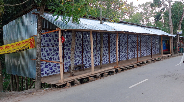 ৪র্থ শ্রেণীর কর্মচারীর কোটি টাকার সরকারি জমি বানিজ্য, জেলা প্রশাসককে আসামী করে মামলা