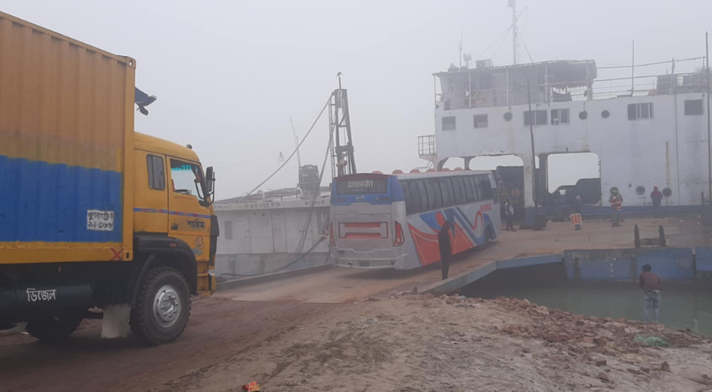 দৌলতদিয়া-পাটুরিয়া নৌরুটে ফেরি চলাচল স্বাভাবিক