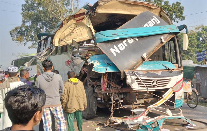 বরিশালে বাস-ট্রাক মুখোমুখি সংঘর্ষে চালক নিহত, আহত -৭