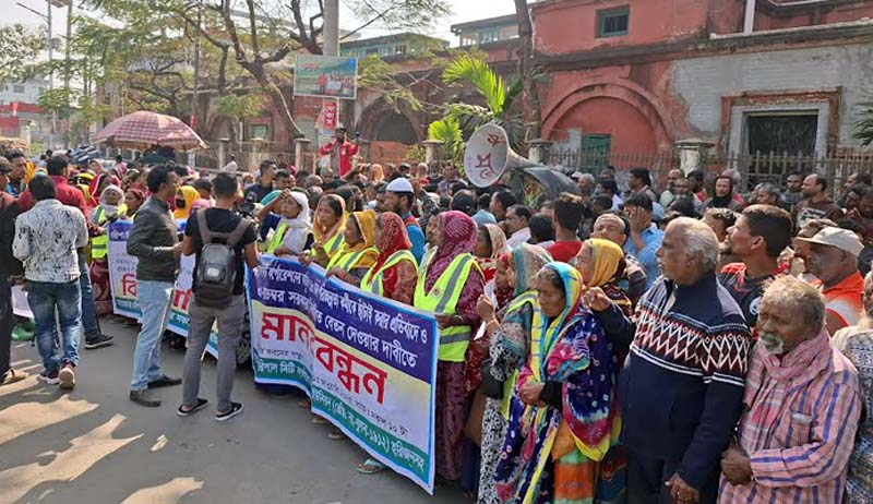 নোটিশ ছাড়াই বিসিসি'র ১৬০ পরিচ্ছন্নতা কর্মী ছাঁটাই, বিক্ষোভ