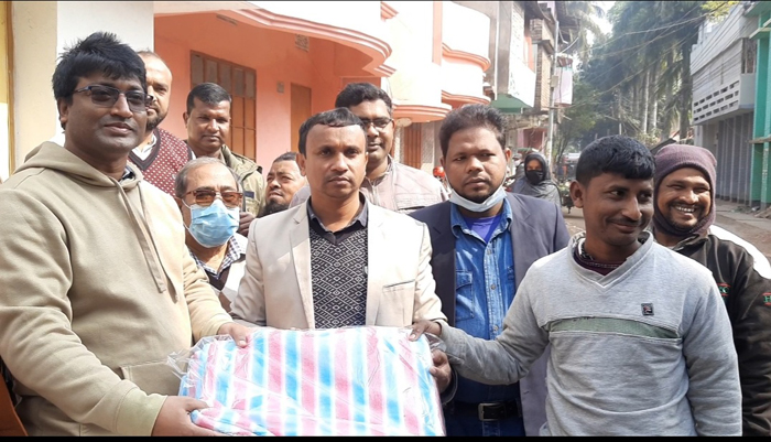 মাদারীপুর মৈত্রী মিডিয়া সেন্টারের উদ্যোগে শীত বস্ত্র বিতরণ
