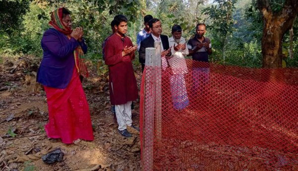 রামগড়ে গণঅভ্যুত্থানে শহীদ মজিদের কবর জিয়ারত করলেন নবাগত ডিসি