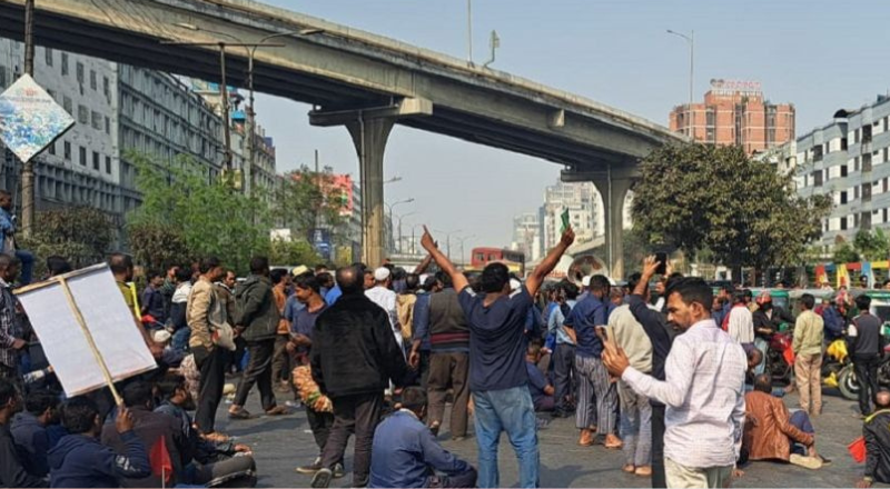 বনানীতে সিএনজি চালকদের সড়ক অবরোধ