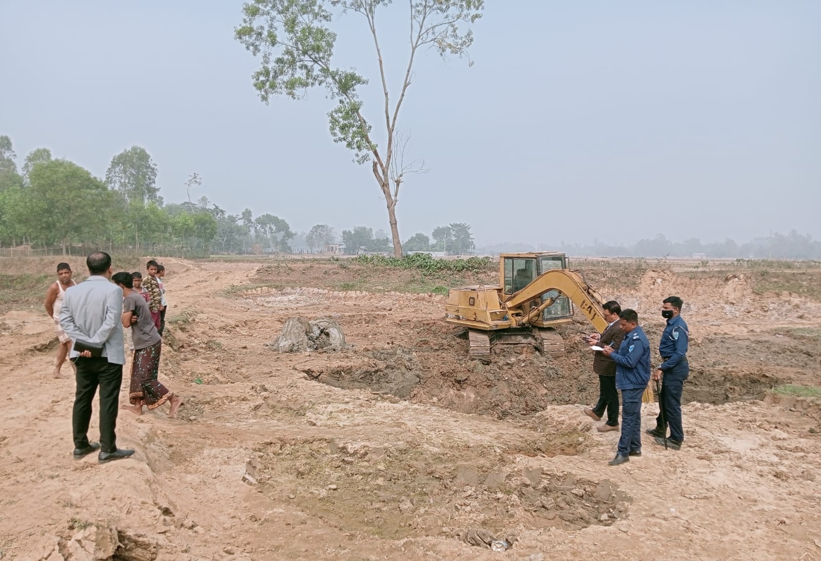 শ্রীমঙ্গলে ফসলি জমি থেকে মাটি কাটায় মোবাইল কোর্টের শাস্তি