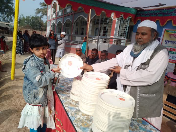 রায়গঞ্জে মাদ্রাসায় ক্রীড়া প্রতিযোগিতা ও পুরস্কার বিতরণ