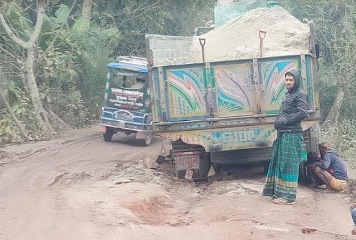 আশাশুনির কুল্যা দরগাহপুর সড়কের বেহাল দশা, দেখার কেউ নেই