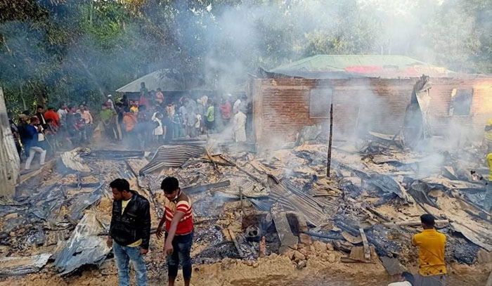 এবার আতশবাজির আগুনে টেকনাফে বসতবাড়ি পুড়ে ছাঁই