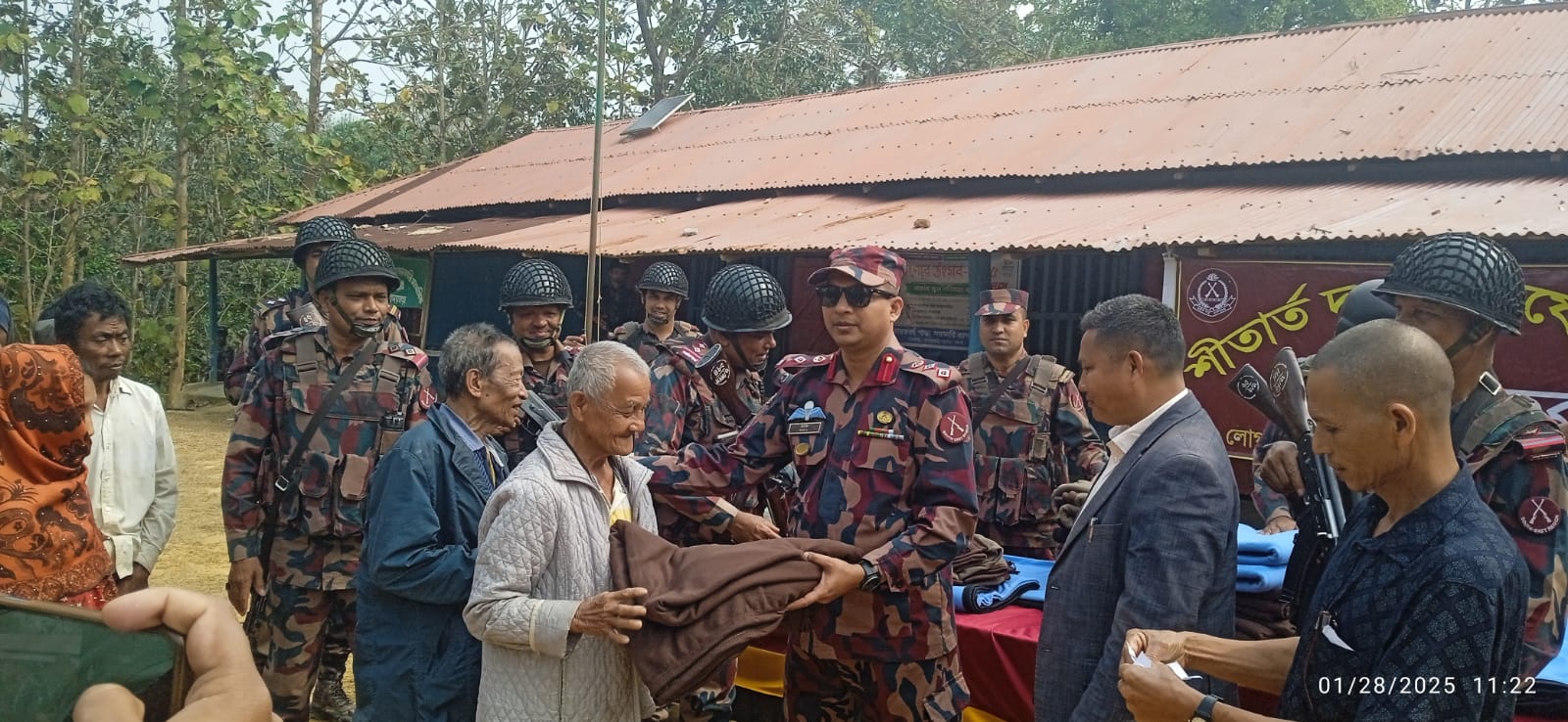 পানছড়িতে বিজিবির উদ্যোগে শীতবস্ত্র ও শিক্ষা সামগ্রী বিতরণ