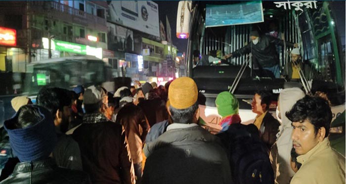 বরিশালে দূরপাল্লার বাসে চালকের আসনে হেলপার, তিন অটোরিক্সা চাপা