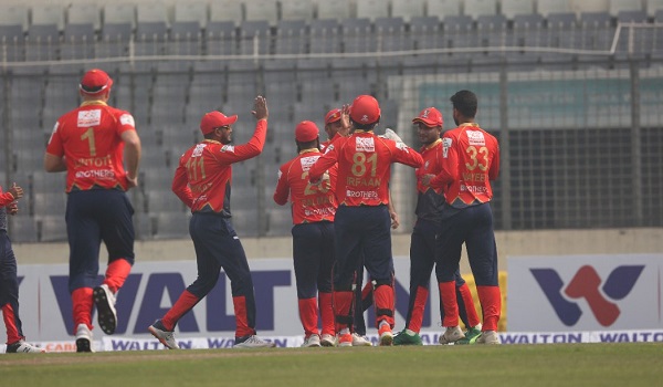 খুলনাকে ৬ হারে হারাল ফরচুন বরিশাল