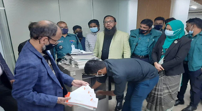 ইভ্যালির লকারে মাত্র আড়াই হাজার টাকা!